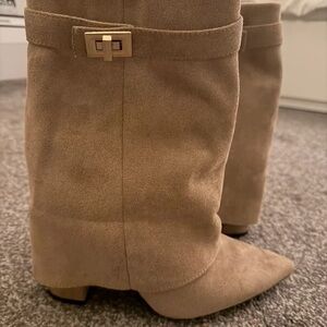 Elegant Tan Suede Women's Boots